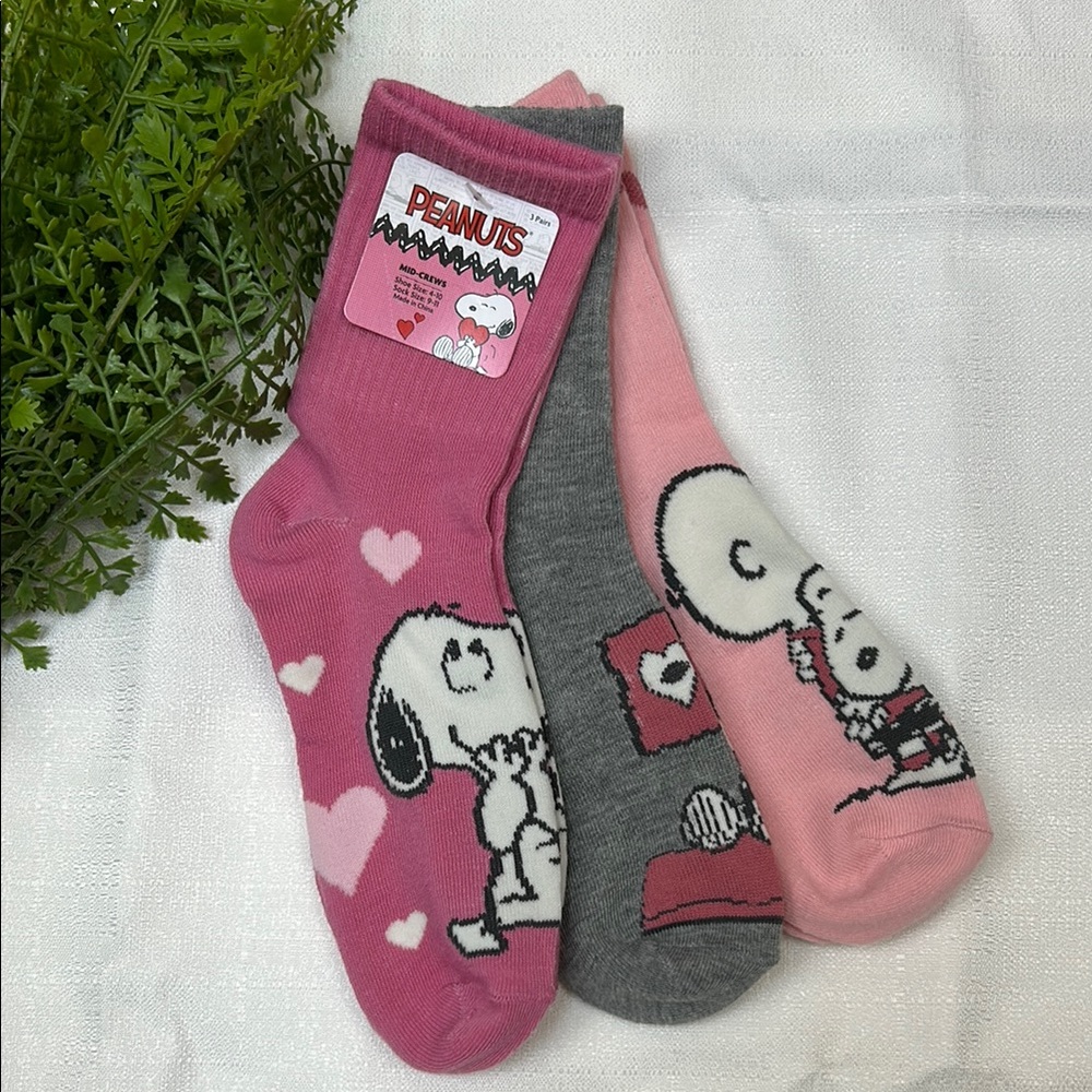 Peanuts Snoopy 3 Set Mid-Crew Charlie Brown NWT Socks